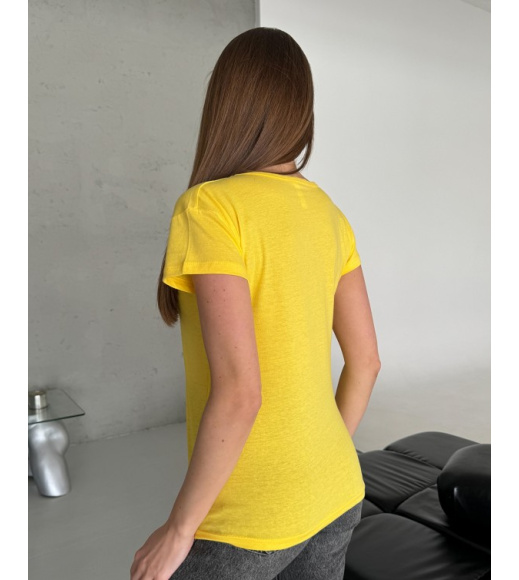 Жовта трикотажна футболка з серцем і написом