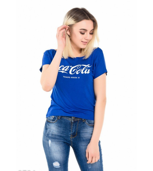 Ярко-синяя футболка с надписью Coca-Cola