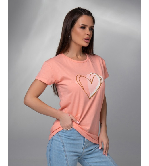 Персиковая трикотажная футболка с крупным сердцем