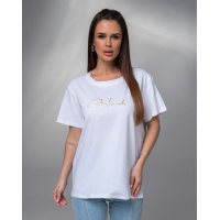 Белая футболка с блестящей надписью