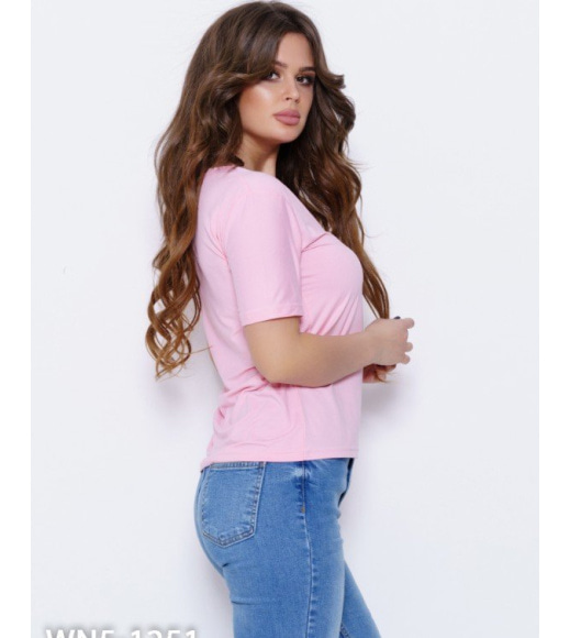 Розовая трикотажная эластичная футболка с принтом