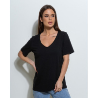 Черная трикотажная футболка с V-образной горловиной