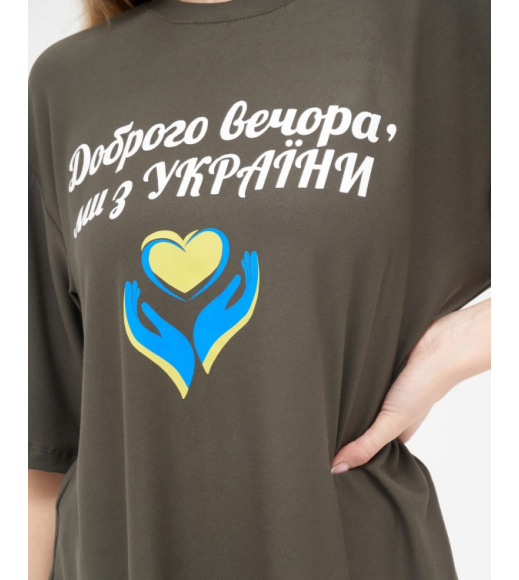 Трикотажная длинная футболка цвета хаки с принтом и разрезами