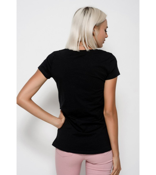 Черная футболка из тонкого трикотажа с удлиненной спинкой и расшитым стеклярусом и пайетками принтом