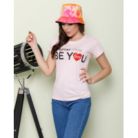 Розовая футболка с романтичным принтом