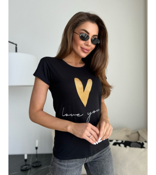 Черная трикотажная футболка с блестящим сердцем
