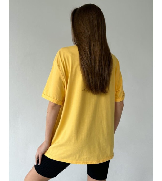 Жовта вільна футболка з орнаментом