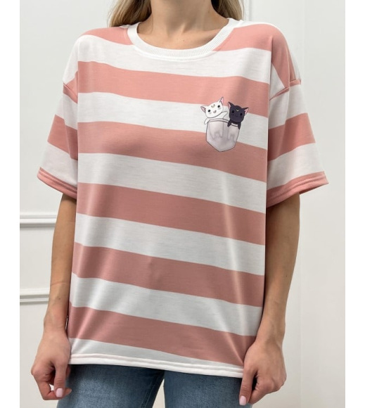 Розовая полосатая футболка с небольшим принтом