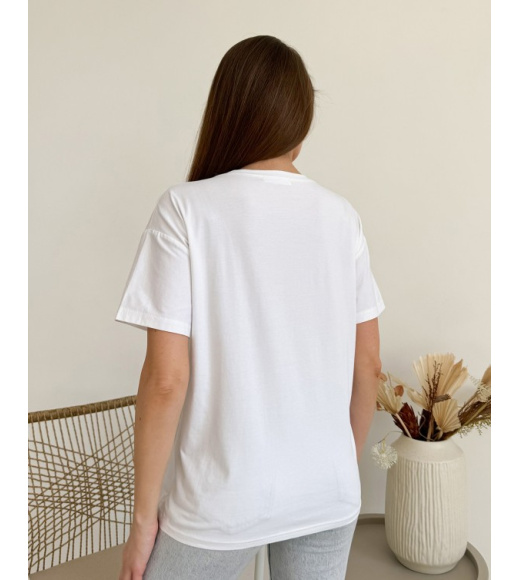 Біла трикотажна футболка з написами