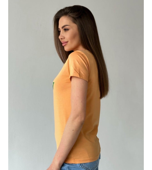 Помаранчева футболка з яскравим принтом