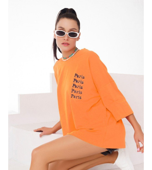 Персиковая свободная футболка с яркой надписью