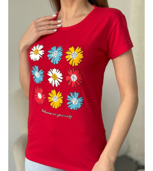 Червона бавовняна футболка з кольоровим квітковим малюнком