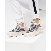 Бело-серые комбинированные кроссовки с фактурной платформой