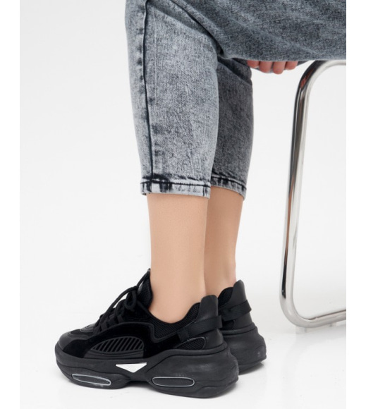 Черные демисезонные кроссовки на высокой платформе