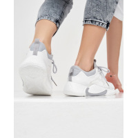 Бело-серые сетчатые кроссовки с силиконовыми вставками