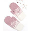Рожеві вовняні рукавиці зі сніжинкою