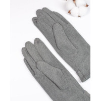 Светло-серые утепленные перчатки с пуговицами на манжетах