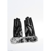 Черные перчатки из эко-кожи с меховыми манжетами