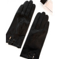Черные кожаные перчатки с выточками