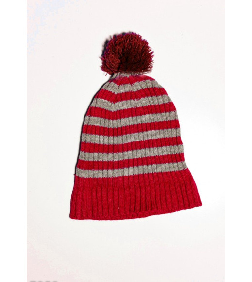 Червоно-сіра в`язана шапка з підворотом і помпоном