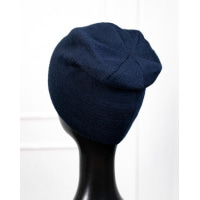 Темно-синяя шерстяная шапка на флисе