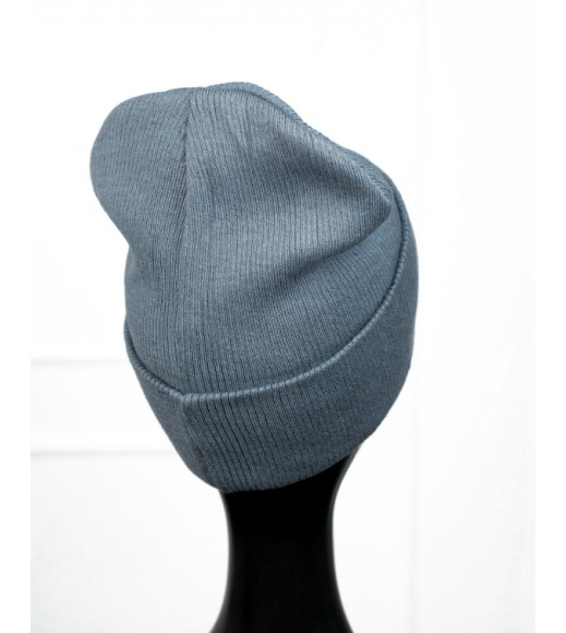 Светло-синяя трикотажная шапка бини