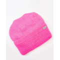 Розовая шерстяная шапка на флисе