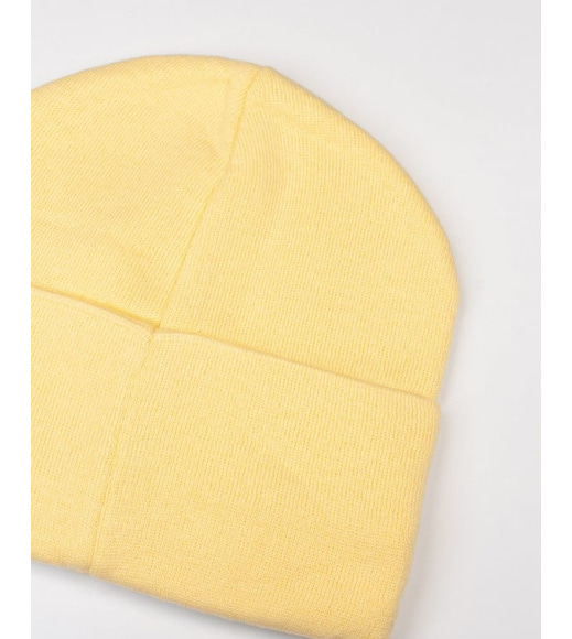 Жовта трикотажна шапка біні
