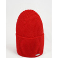 Красная шерстяная шапка с широким подворотом