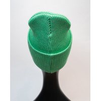 Светло-зеленая двухслойная шапка из трикотажа с люрексом