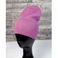 Темно-розовая шапка бини из трикотажа