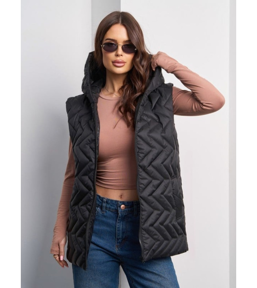 Стеганая черная жилетка с капюшоном