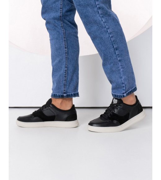 Черные комбинированные кроссовки с облегченной подошвой