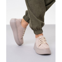 Бежевые замшевые кеды на высокой подошве