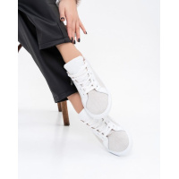 Белые кеды с текстильными вставками