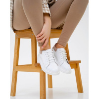 Белые кеды на высокой подошве