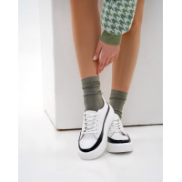 Белые кеды с черной вставкой