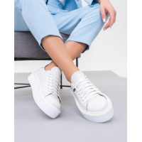 Белые кеды из тисненной кожи