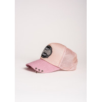 Розовая кепка с кольцами в козырьке и с блестящей аппликацией