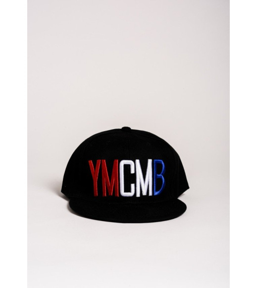 Черная кепка с красно-бело-синей вышивкой YMCMB