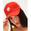 Червона бавовняна кепка із квітковою вишивкою