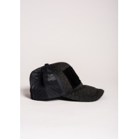 Темно-сіра кепка з чорною фактурної нашивкою і сіткою на потилиці