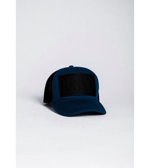 Синяя кепка с черной фактурной нашивкой и сеткой на затылке