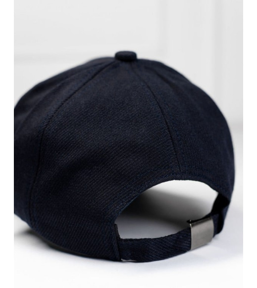 Темно-синяя кепка бейсболка