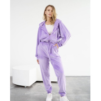 Сиреневый велюровый комбинезон с капюшоном