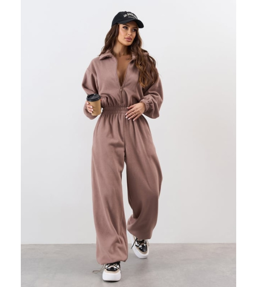 Бежевый флисовый комбинезон на резинках