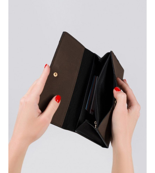 Коричневий гаманець з фактурної еко-шкіри
