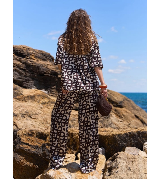 Шелковый брючный костюм с орнаментом