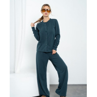 Зеленый свободный костюм с широкими брюками