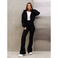 Утепленный черный костюм с брюками клеш